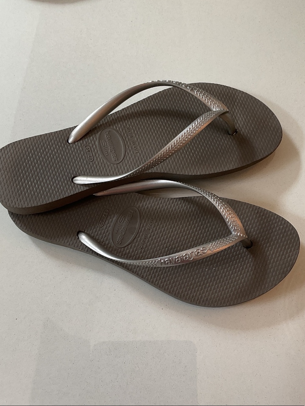Havaianas Women’s Slim Flip Flops in Metallic Taupe grey